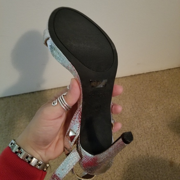 Dollhouse Shiny Silver Studded Stiletto Size 7 - Picture 5 of 6